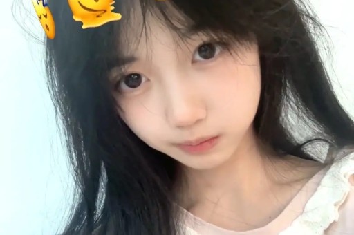 韩国女星Jennie耍大牌事件后《时代》红毯争艳直角肩再成亮点